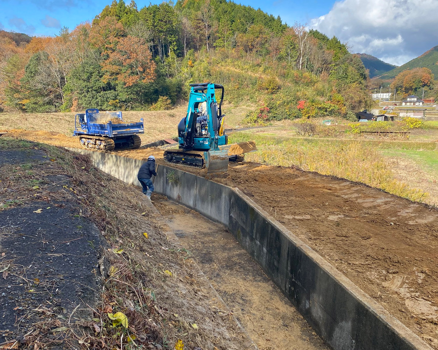 有限会社正建。大阪府寝屋川市において建築基礎、外構、解体工事の下請け業務を中心に行っております。